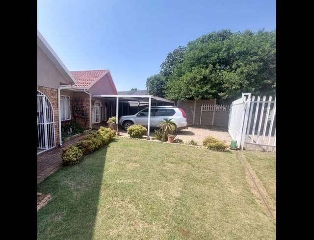 4 BEDROOM HOUSE FOR SALE IN HELIKONPARK